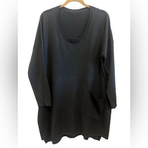 The Impeccable Pig Black Round Neck Tunic With Front Bottom Pocket Size Large